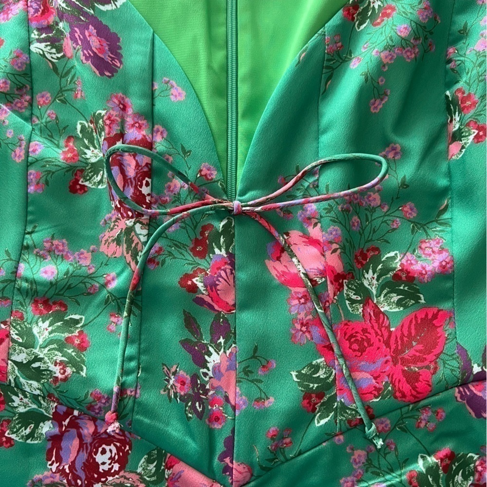 πFor Love & Lemons Wyatt Mini Dress in Kelly Green - Picture 8 of 16
